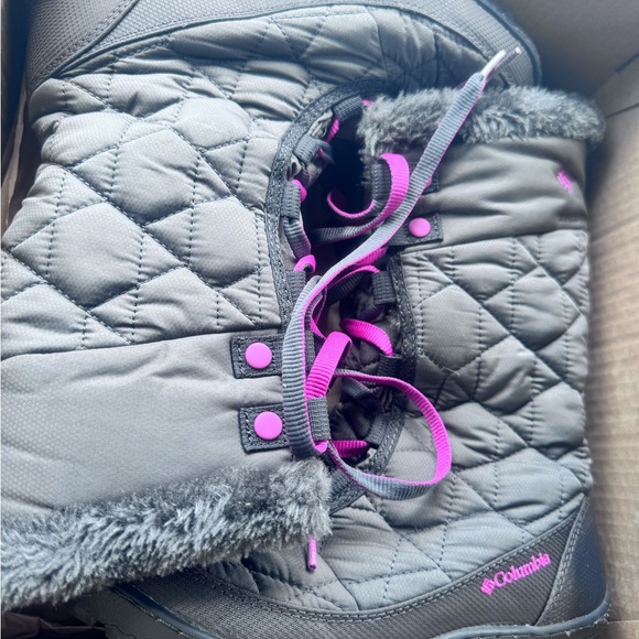 Columbia boots for girl size 5 like new , grey color - Picture 3 of 10